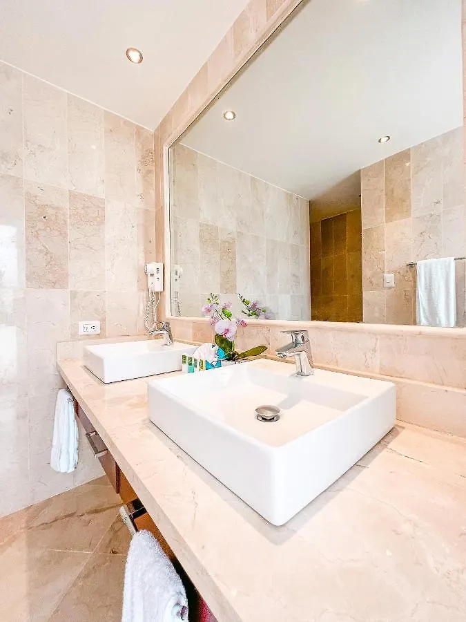 Peninsula Esmeralda Luxury Villas 普拉塔港